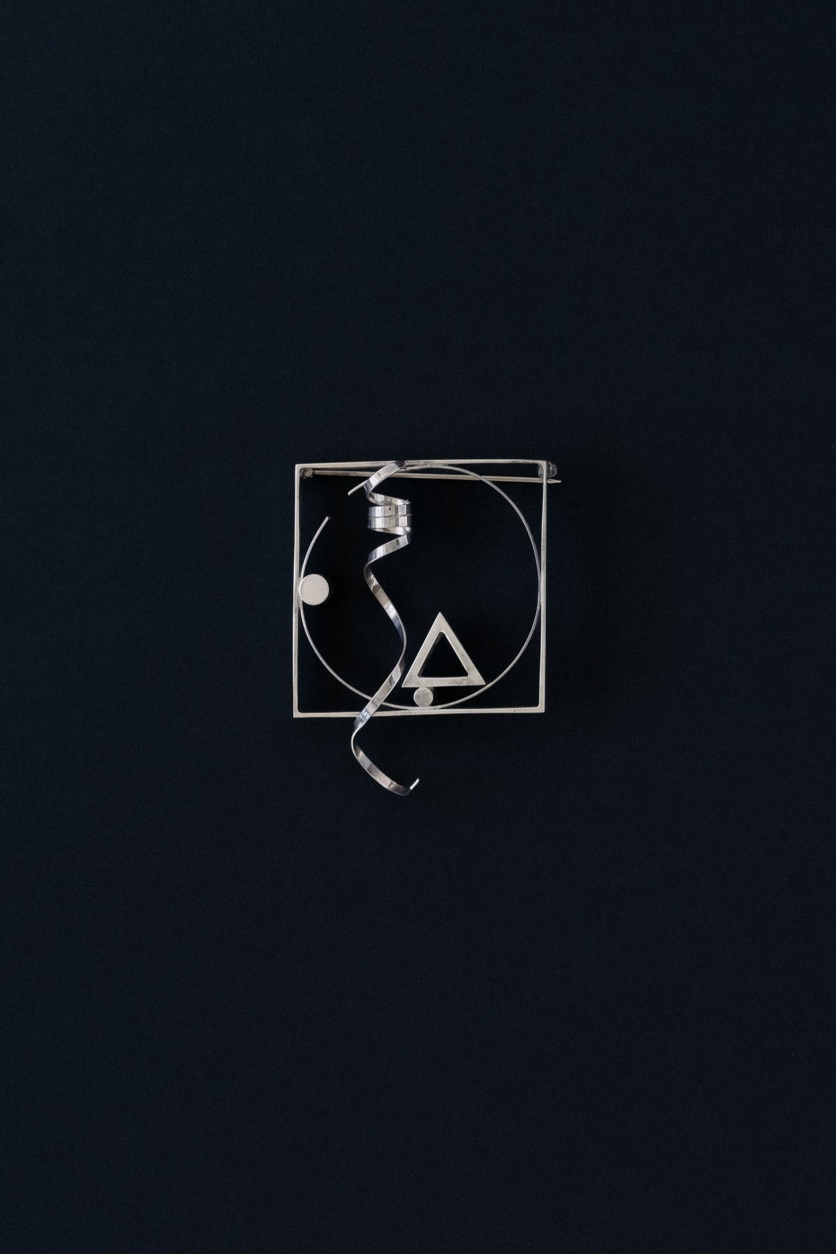 Ouvelle Fletcher Benton sterling brooch reverse showing pin stem and catch, edition 102 of 350