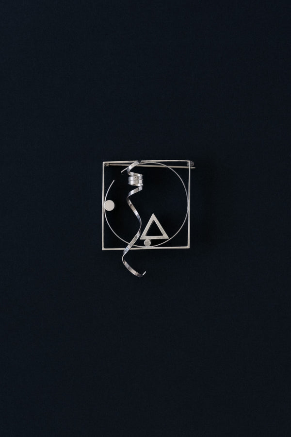 Ouvelle Fletcher Benton sterling brooch reverse showing pin stem and catch, edition 102 of 350