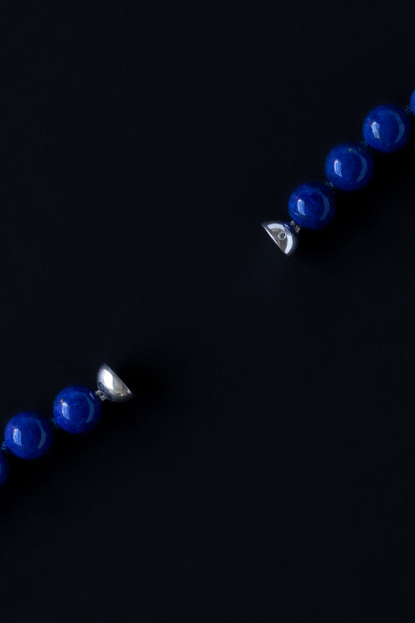 Ouvelle Modern Matriarch Lapis Blue Beaded bracelet magnet close up