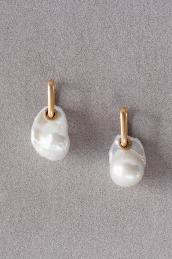 Mother Of Pearl Baroque Pearl 18k Gold Earrings On Grey Background