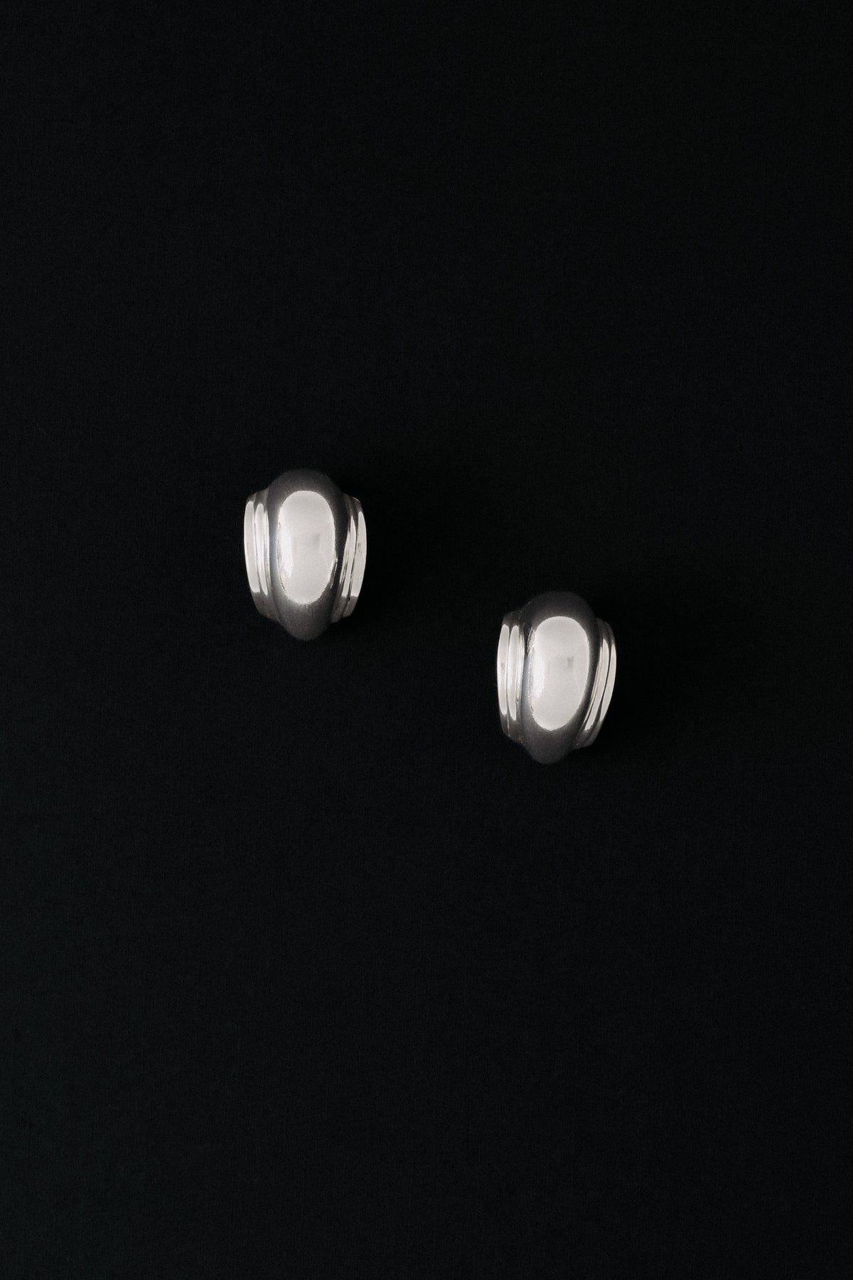Tiffany and Co Paloma Picasso Vendome shell sterling silver clip earrings front view
